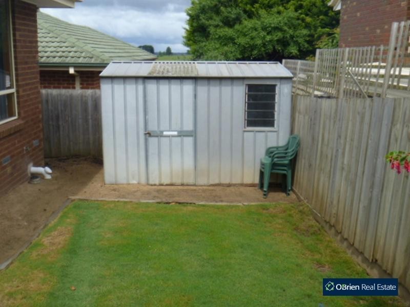 2 Redmore Court, Berwick VIC 3806