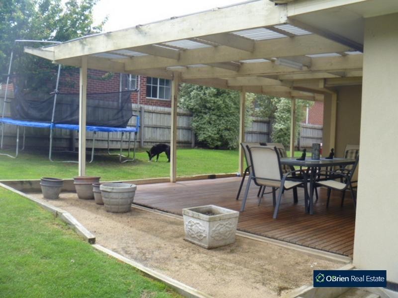 2 Redmore Court, Berwick VIC 3806