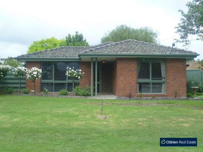 12 Oroya Grove, Clyde VIC 3978