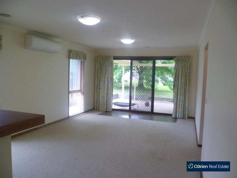 12 Oroya Grove, Clyde VIC 3978