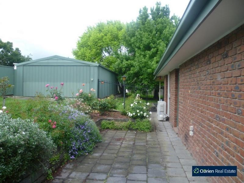 12 Oroya Grove, Clyde VIC 3978