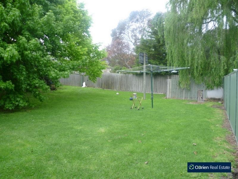 12 Oroya Grove, Clyde VIC 3978