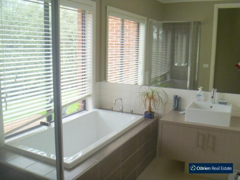 5 Embling Street, Berwick VIC 3806