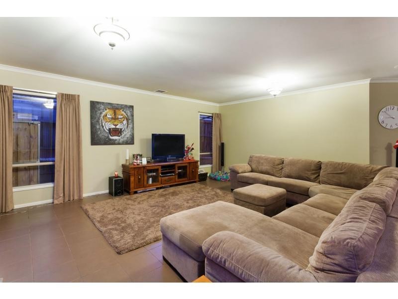 4 Highvale Crescent, Berwick VIC 3806