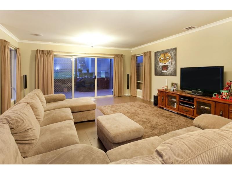 4 Highvale Crescent, Berwick VIC 3806