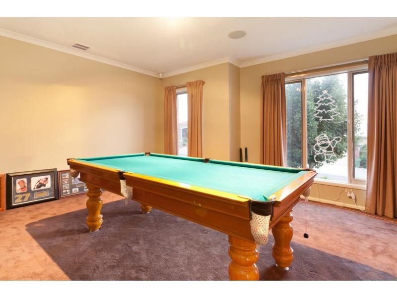4 Highvale Crescent, Berwick VIC 3806