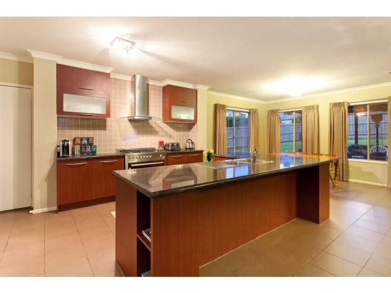 4 Highvale Crescent, Berwick VIC 3806