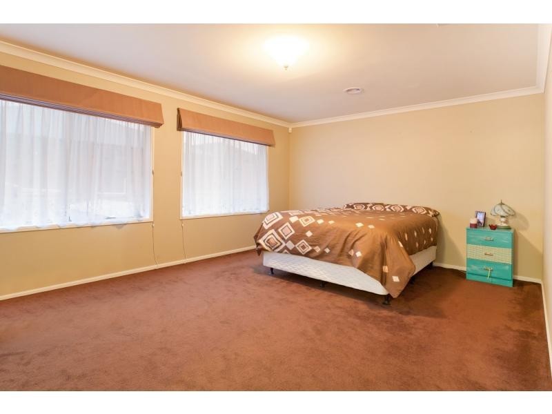 4 Highvale Crescent, Berwick VIC 3806