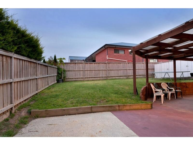 4 Highvale Crescent, Berwick VIC 3806