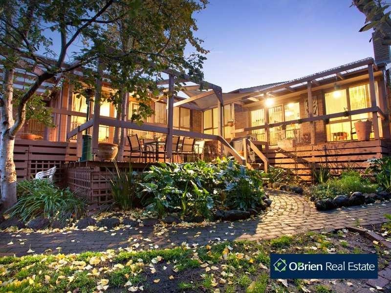 69 Edrington Park Drive, Berwick VIC 3806