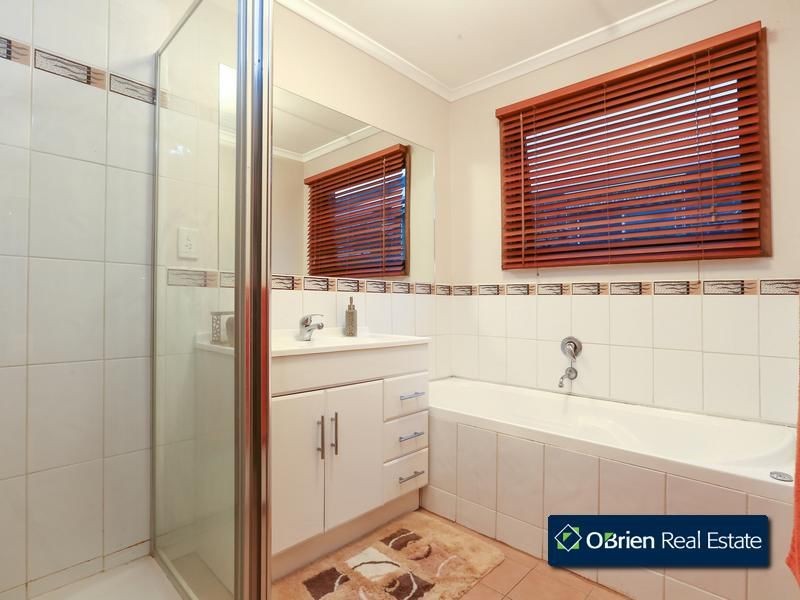 69 Edrington Park Drive, Berwick VIC 3806