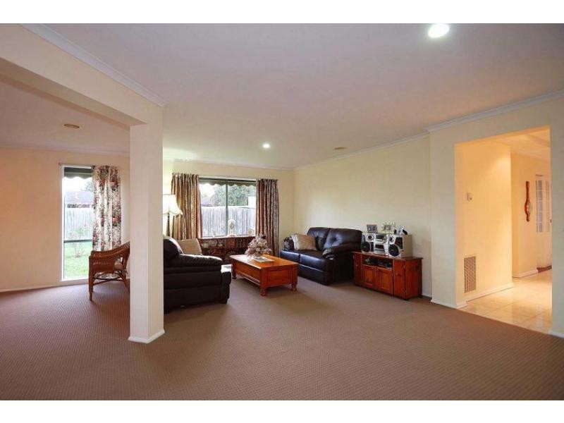 8 Turanga Place, Hallam VIC 3803