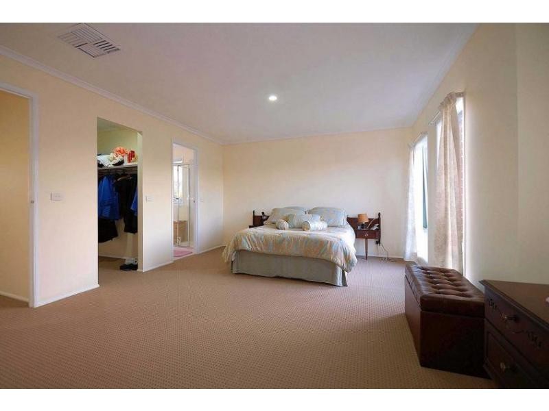 8 Turanga Place, Hallam VIC 3803