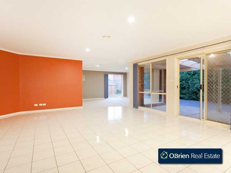 11 Berkshire Place, Narre Warren South VIC 3805