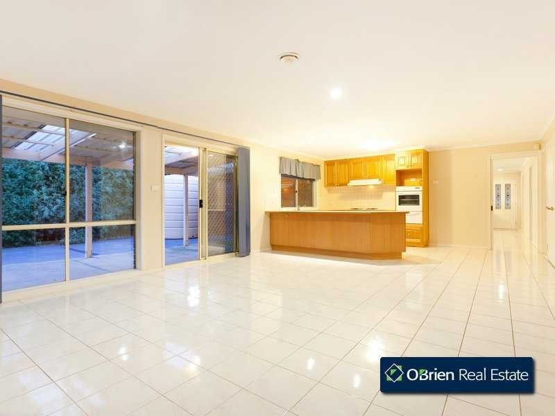 11 Berkshire Place, Narre Warren South VIC 3805