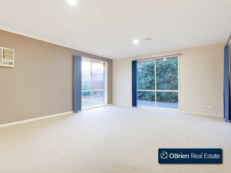 11 Berkshire Place, Narre Warren South VIC 3805