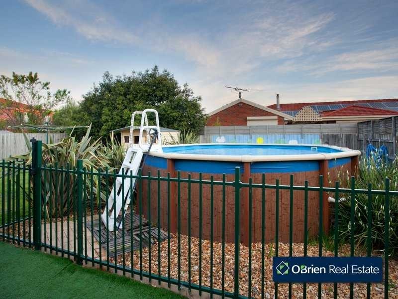 11 Berkshire Place, Narre Warren South VIC 3805