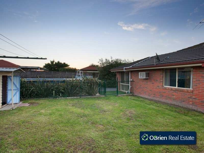 11 Berkshire Place, Narre Warren South VIC 3805