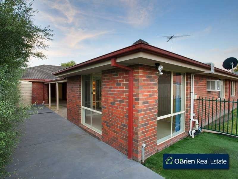 11 Berkshire Place, Narre Warren South VIC 3805
