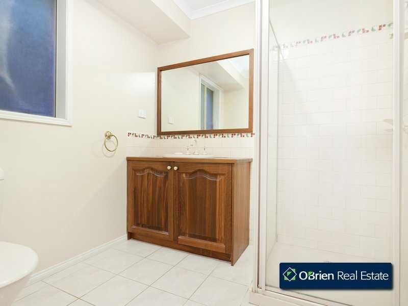 11 Berkshire Place, Narre Warren South VIC 3805