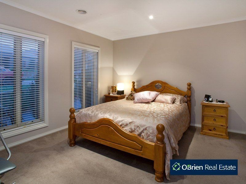 27 Glenview Rise, Berwick VIC 3806