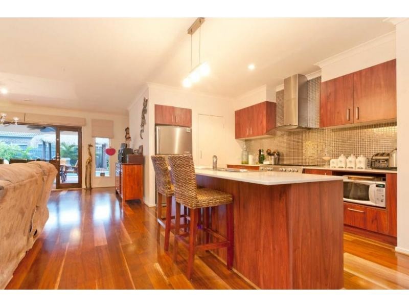 8 Page Close, Pakenham VIC 3810