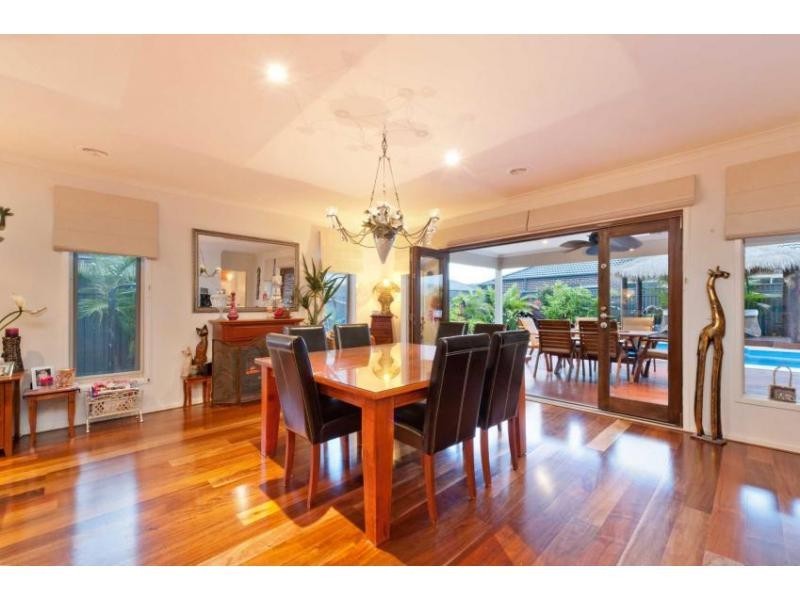 8 Page Close, Pakenham VIC 3810