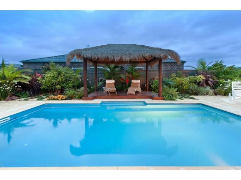 8 Page Close, Pakenham VIC 3810