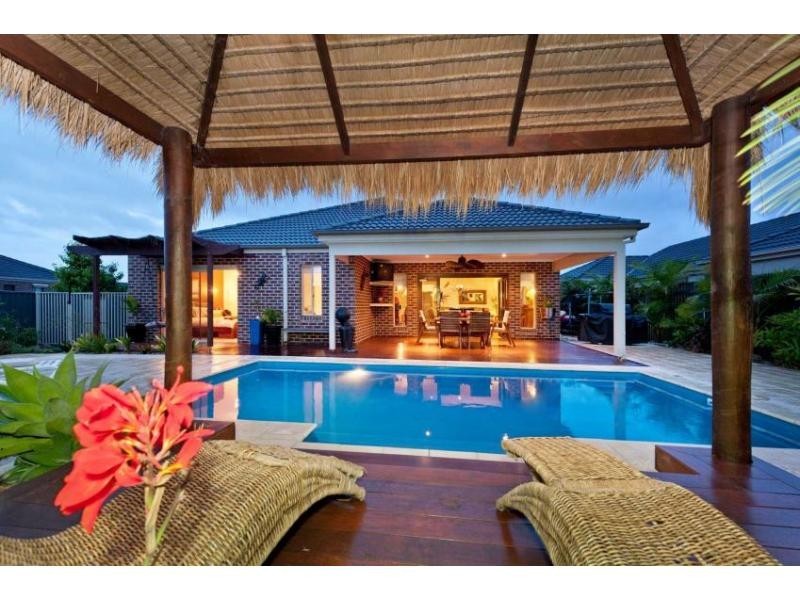 8 Page Close, Pakenham VIC 3810
