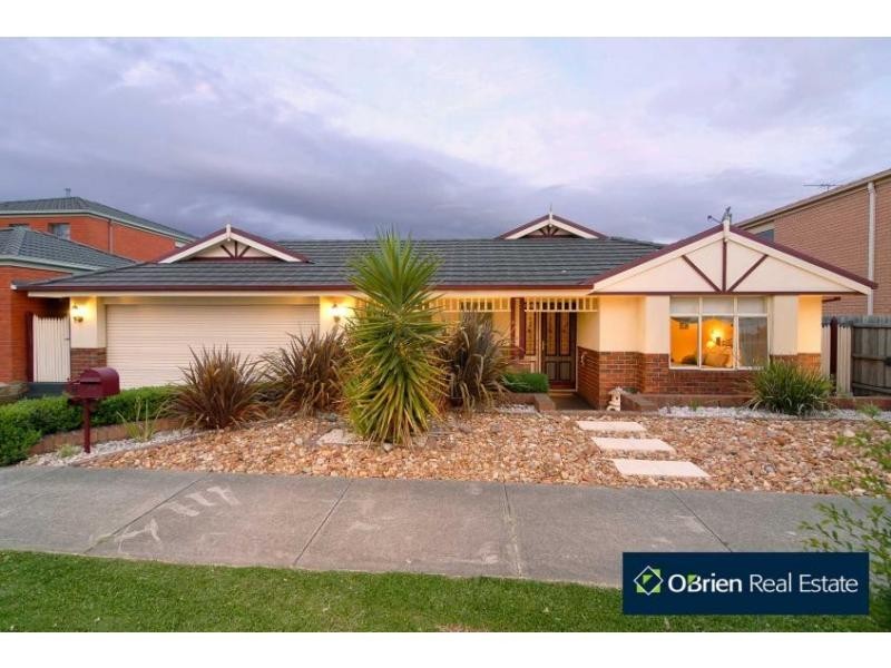 8 Broadland Way, Narre Warren South VIC 3805