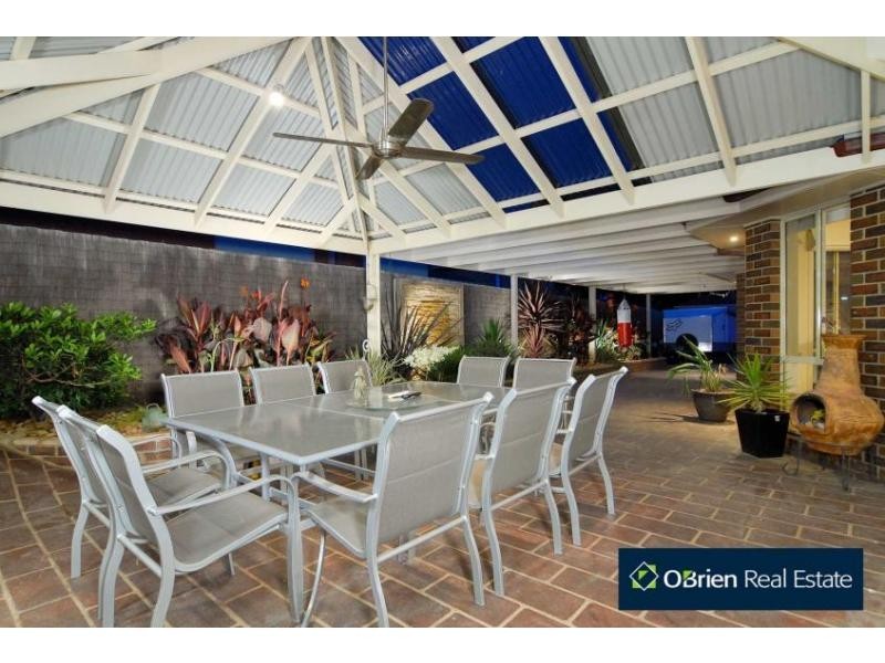 8 Broadland Way, Narre Warren South VIC 3805