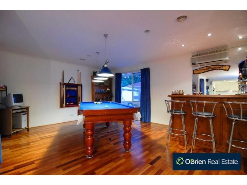 8 Broadland Way, Narre Warren South VIC 3805