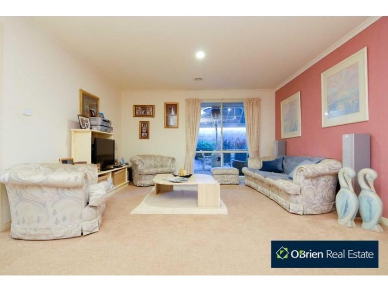 8 Broadland Way, Narre Warren South VIC 3805