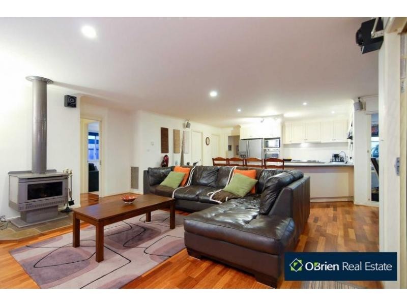 8 Broadland Way, Narre Warren South VIC 3805