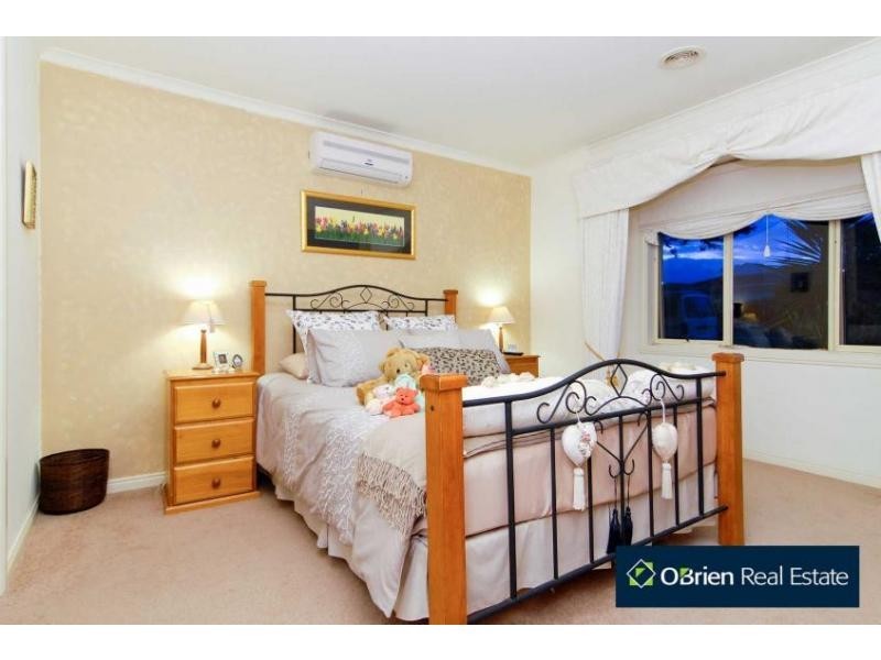 8 Broadland Way, Narre Warren South VIC 3805