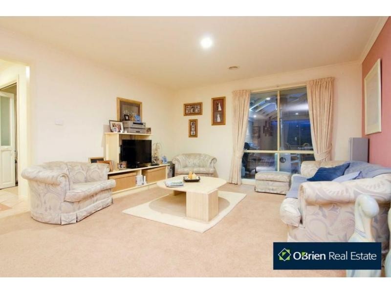 8 Broadland Way, Narre Warren South VIC 3805