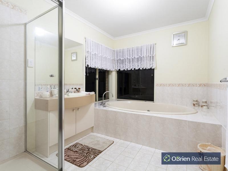 7 McIlwraith Court, Berwick VIC 3806