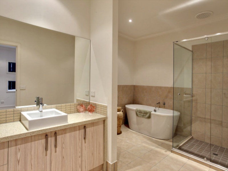 1/25 Canberra Avenue, Berwick VIC 3806