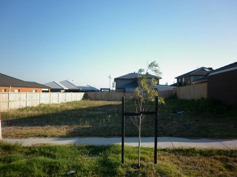 9 Charlbury Crescent, Cranbourne North VIC 3977