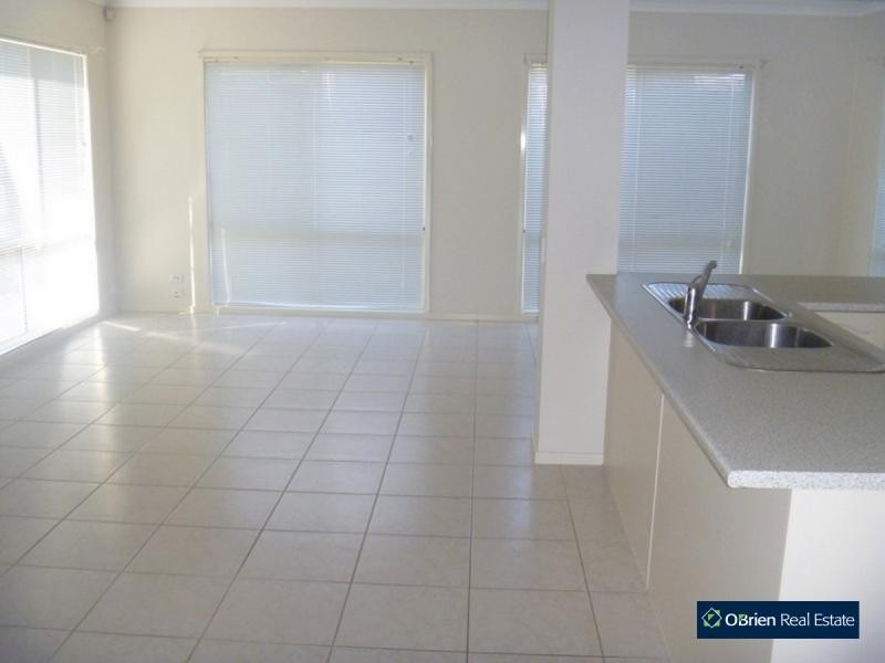 4 Jeune Grove, Berwick VIC 3806