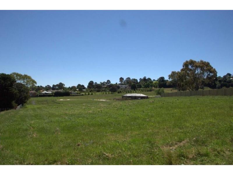 13-15 Stylebawn Road, Berwick VIC 3806