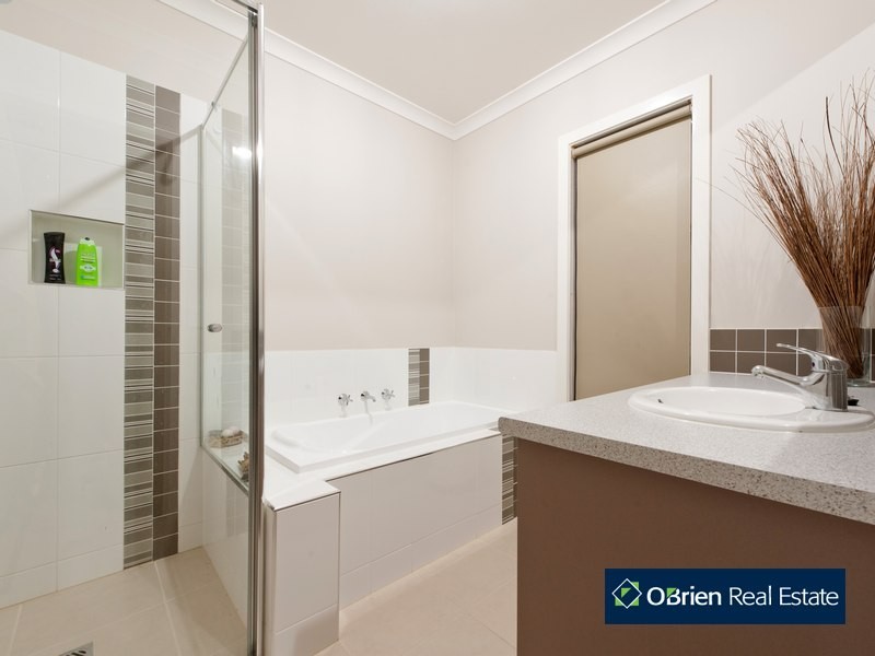 84 Alisma Boulevard, Cranbourne North VIC 3977