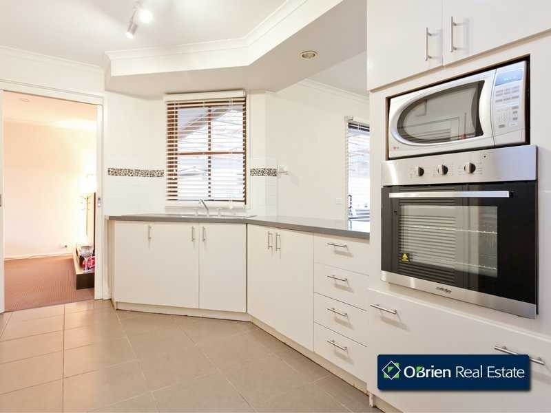 1/55-57 Strathavan Drive, Berwick VIC 3806