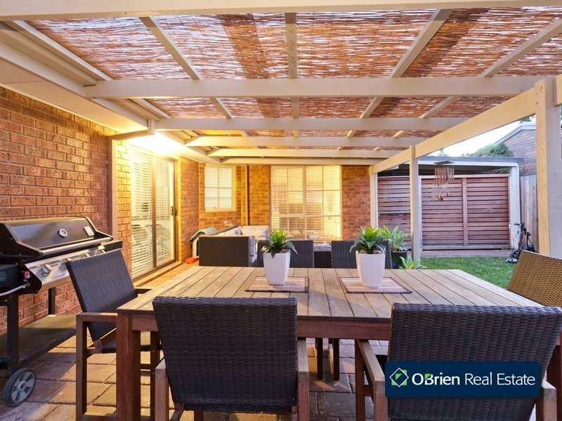 1/55-57 Strathavan Drive, Berwick VIC 3806