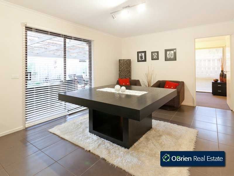 1/55-57 Strathavan Drive, Berwick VIC 3806
