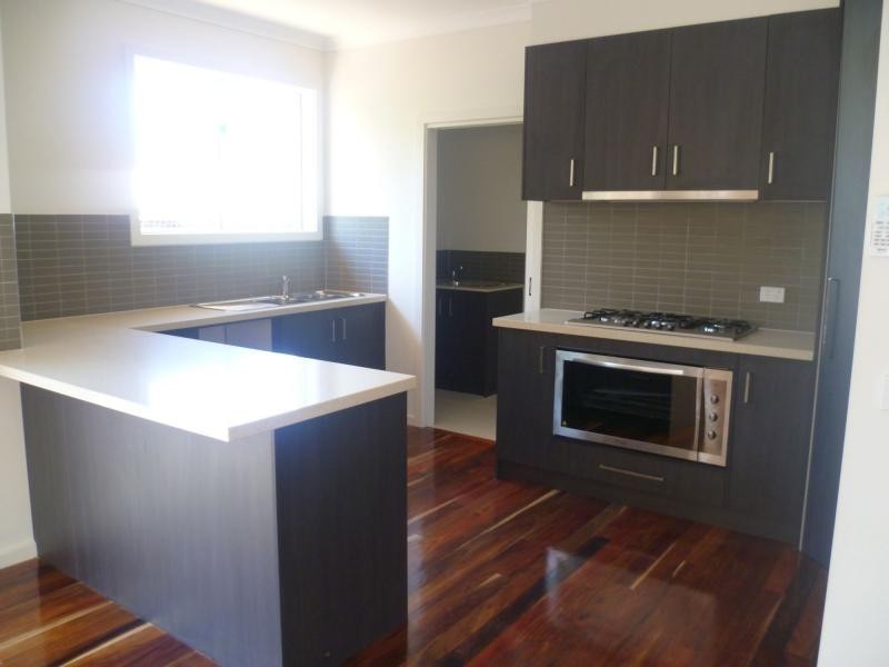 2/38 Manuka Road, Berwick VIC 3806