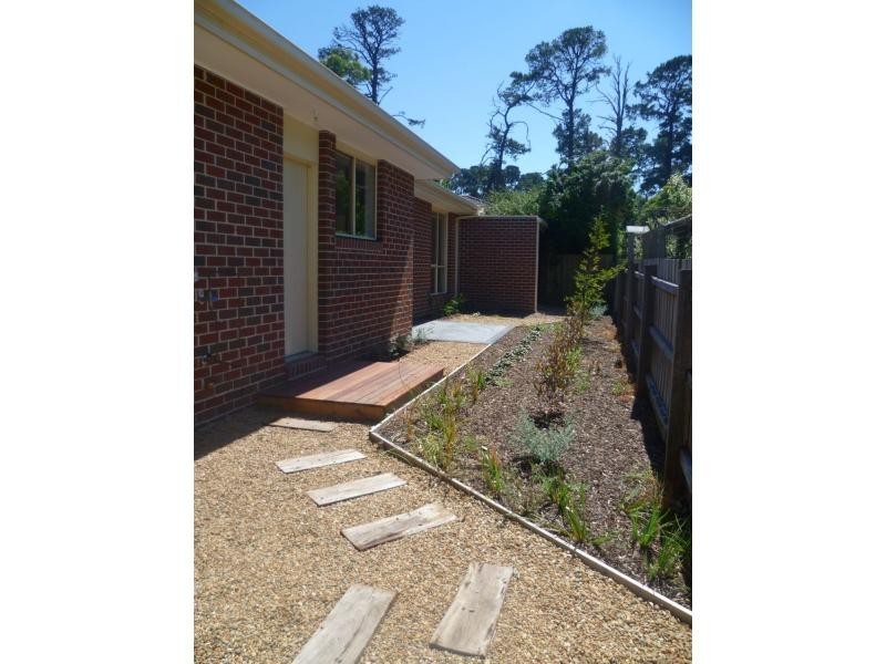 2/38 Manuka Road, Berwick VIC 3806