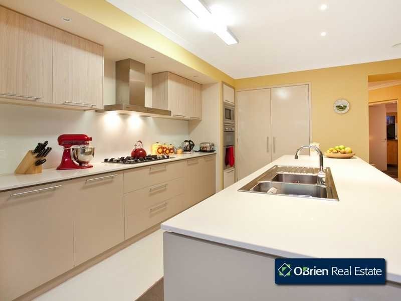 13 Kimberley Downs Court, Narre Warren South VIC 3805