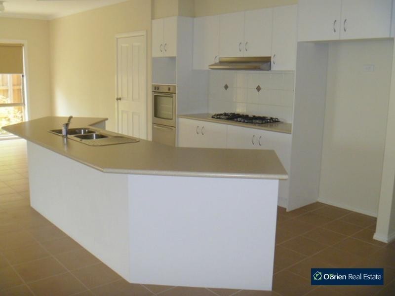 16 Barak Avenue, Berwick VIC 3806