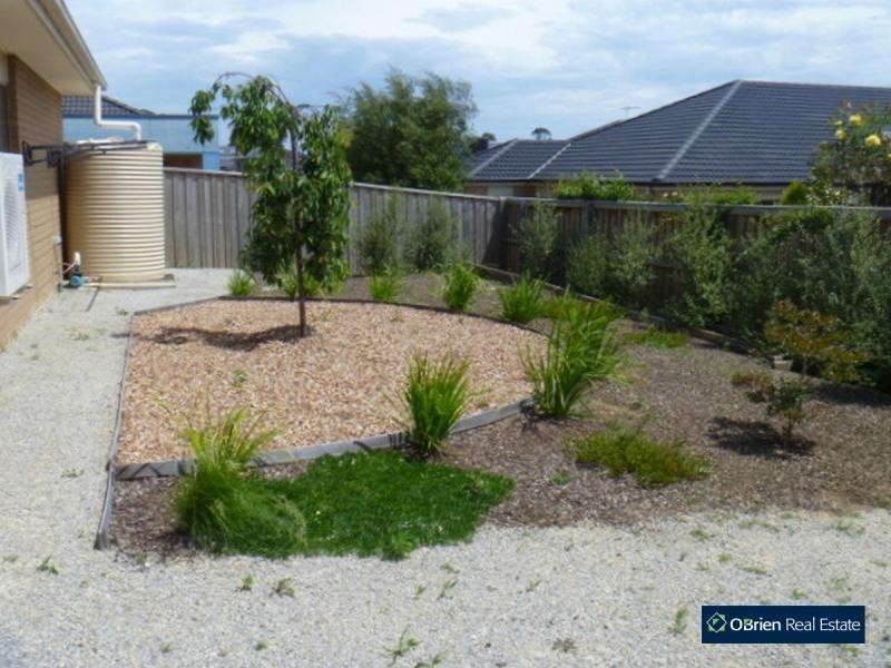 16 Barak Avenue, Berwick VIC 3806